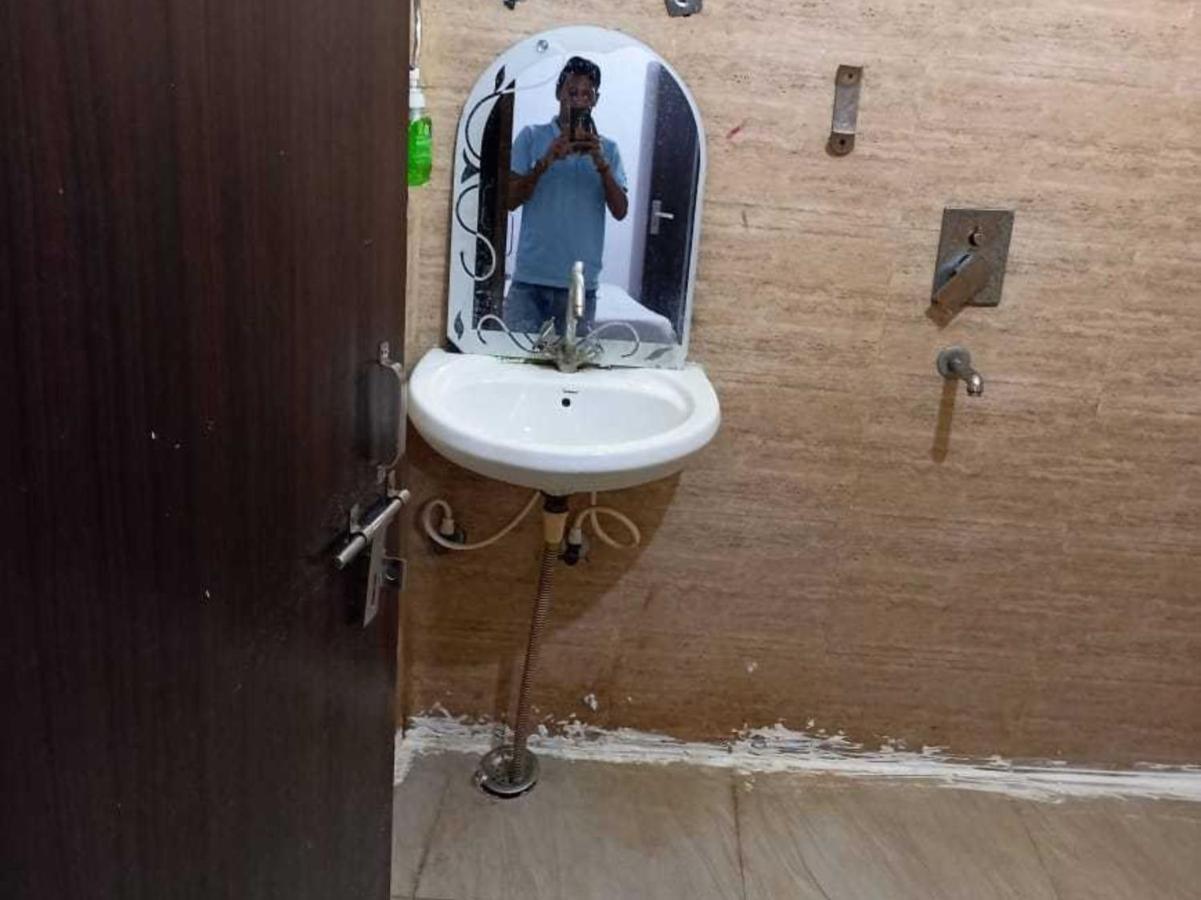 Hotel O Kl Khari Near Ashoka Park Mein Metro Yeni Delhi Dış mekan fotoğraf