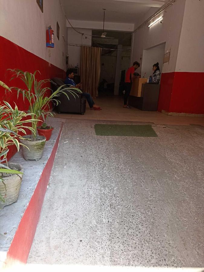 Hotel O Kl Khari Near Ashoka Park Mein Metro Yeni Delhi Dış mekan fotoğraf