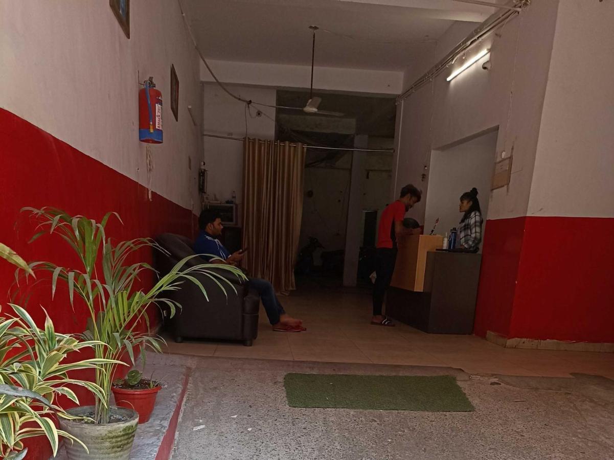 Hotel O Kl Khari Near Ashoka Park Mein Metro Yeni Delhi Dış mekan fotoğraf