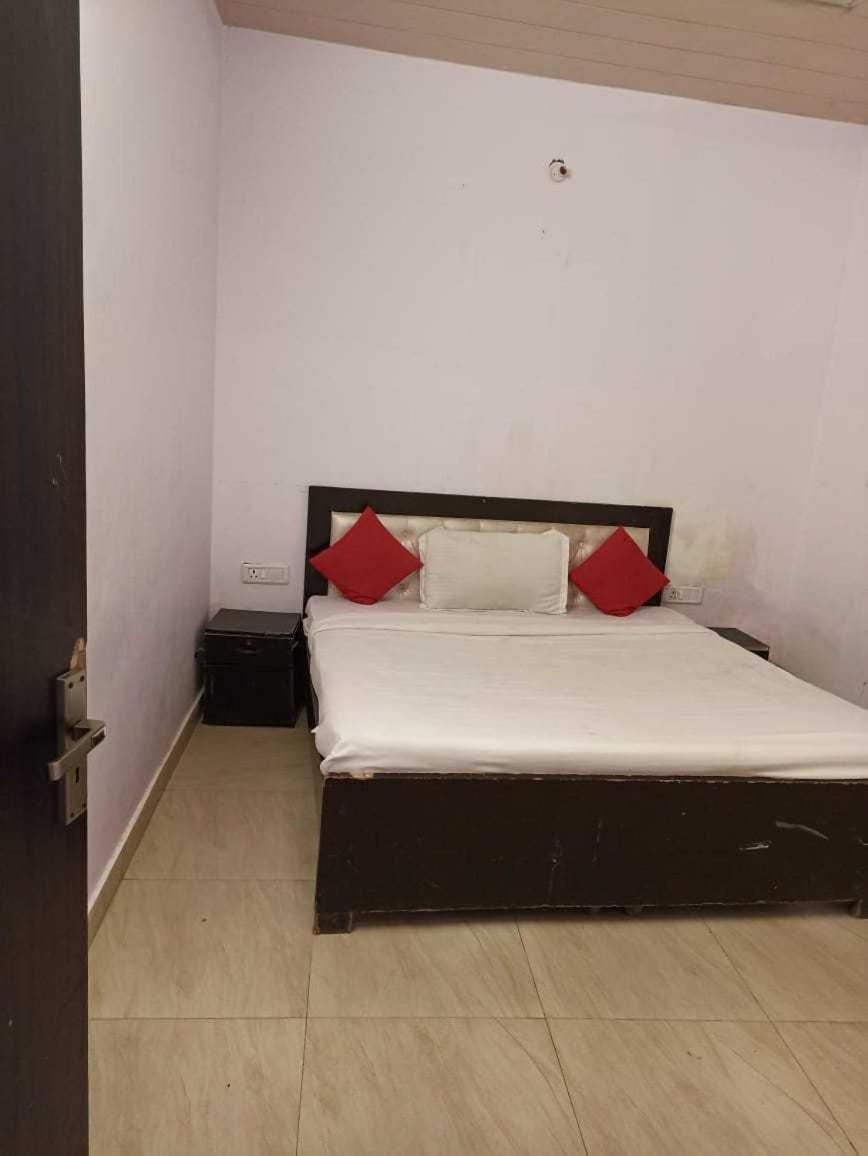 Hotel O Kl Khari Near Ashoka Park Mein Metro Yeni Delhi Dış mekan fotoğraf