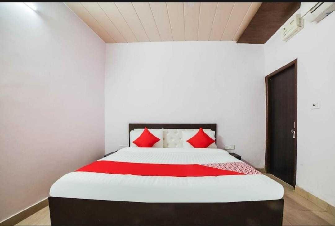 Hotel O Kl Khari Near Ashoka Park Mein Metro Yeni Delhi Dış mekan fotoğraf